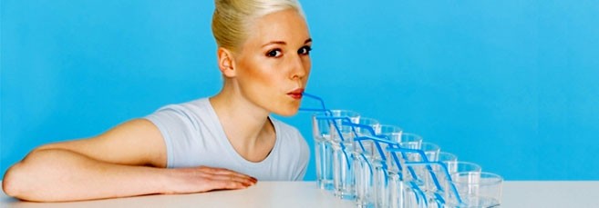 Пейте больше воды Жидкость помогает ослабить эффект