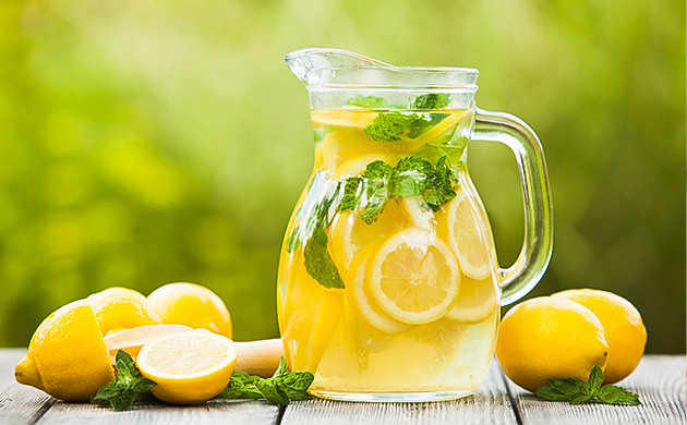 Употребляйте лимоны и натуральный лимонад Натуральный лимонад